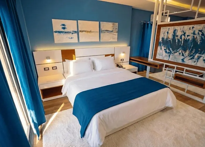 Travelholic New Residence
